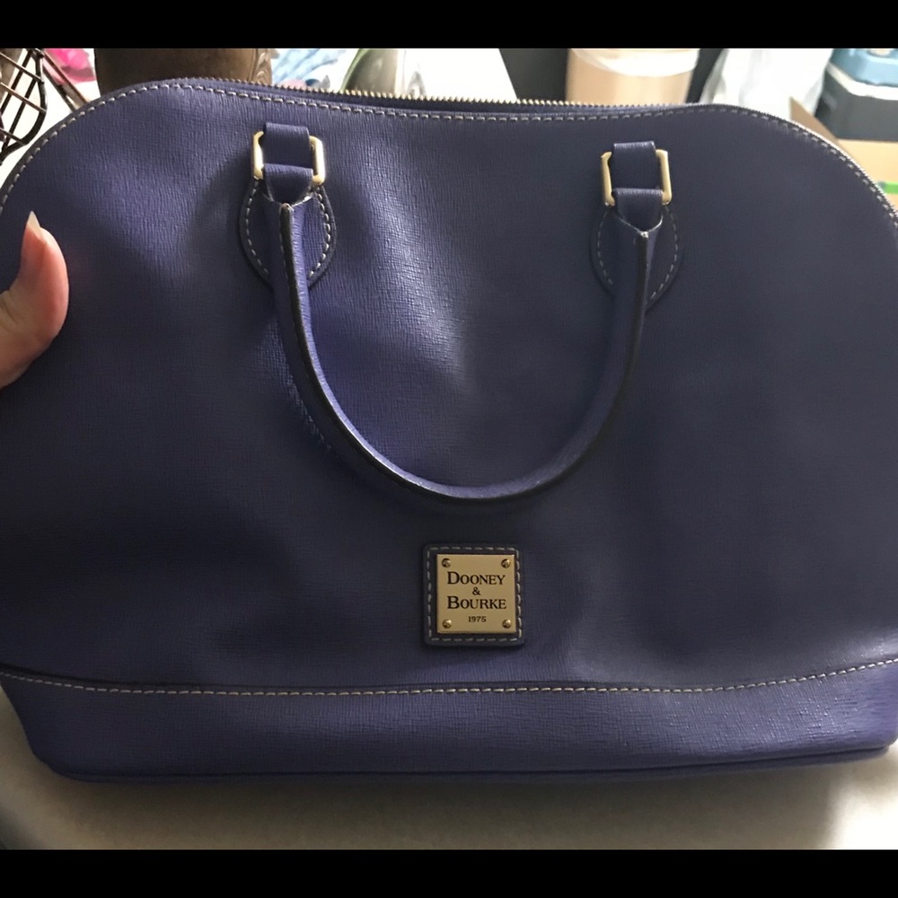 Very RARE LAVENDER, Dooney & Bourke Saffiano Zip Zip.
